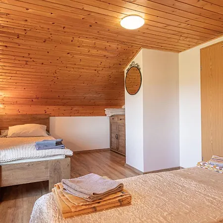Apartmán House Vilana- Jacuzzi Garden & Bbq - Happy