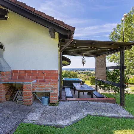 House Vilana- Jacuzzi Garden & Bbq - Happy
