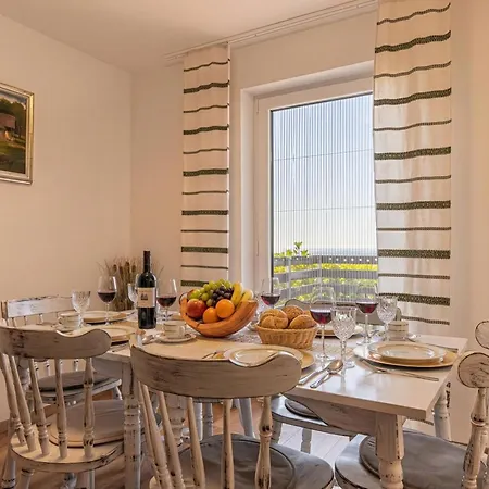 House Vilana- Jacuzzi Garden & Bbq - Happy Apartamento
